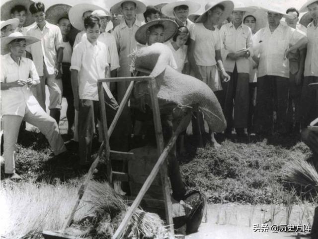 1977年农业学大寨,围绕农业办工业,加速实现农业机械化